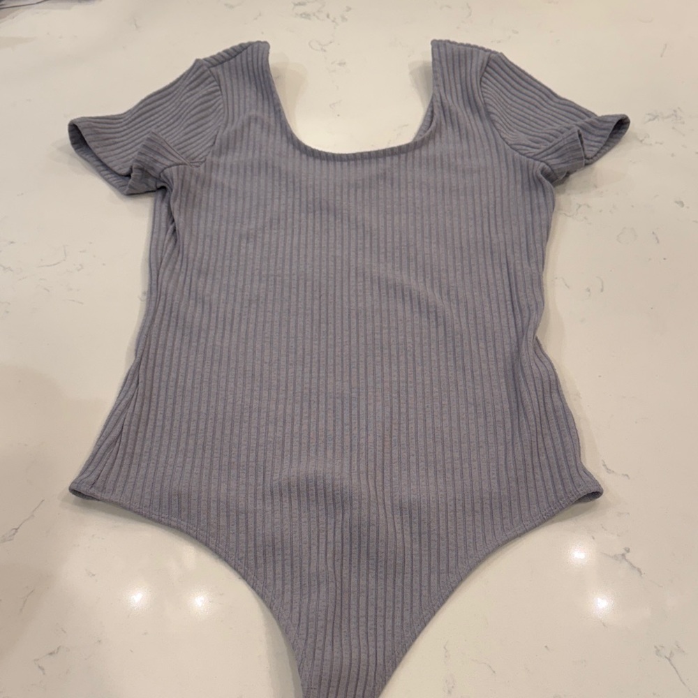 Express Ribbed Bodysuit in Soft Gray